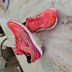 Womens Brooks Transcend 8.5 running shoes